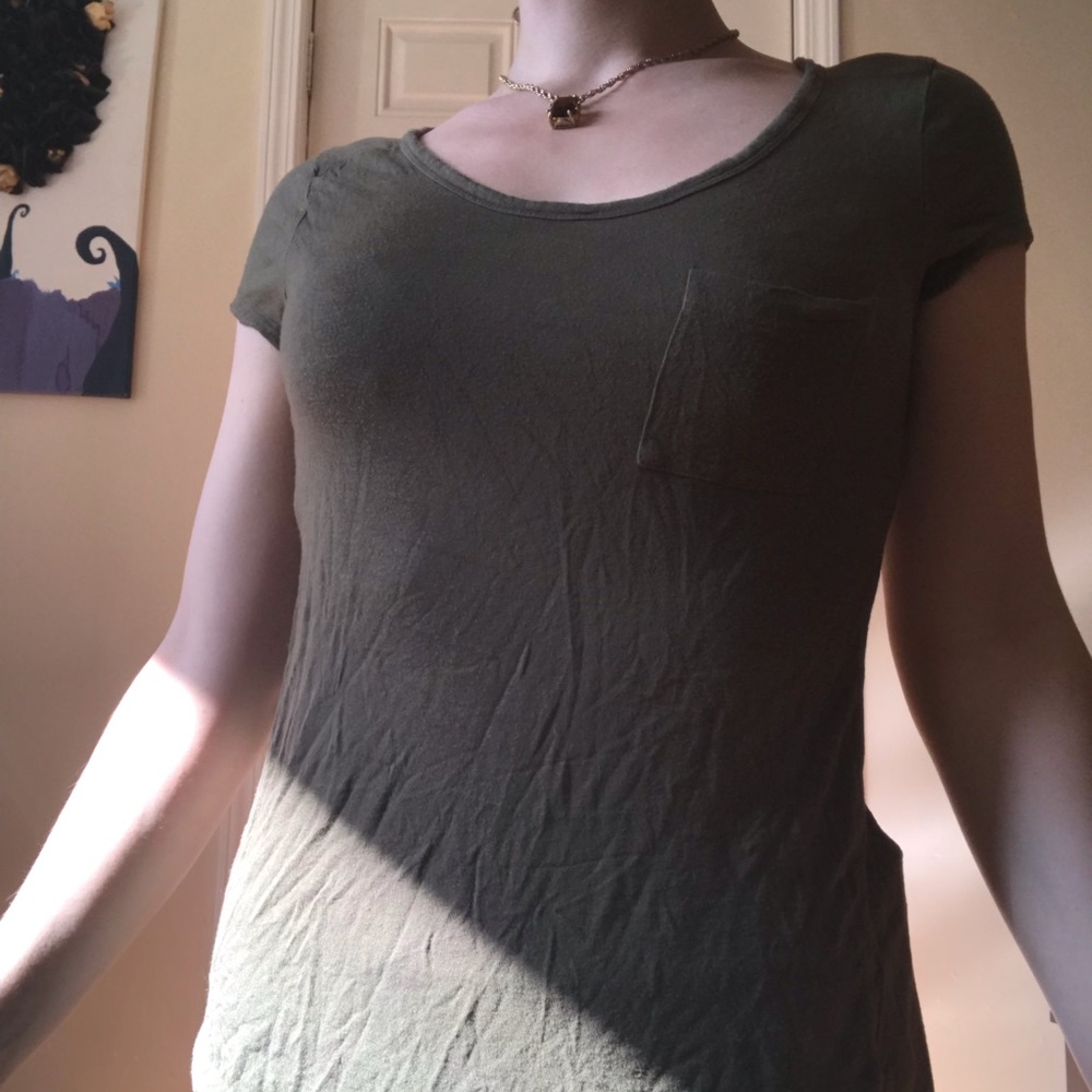 Army green fitted T